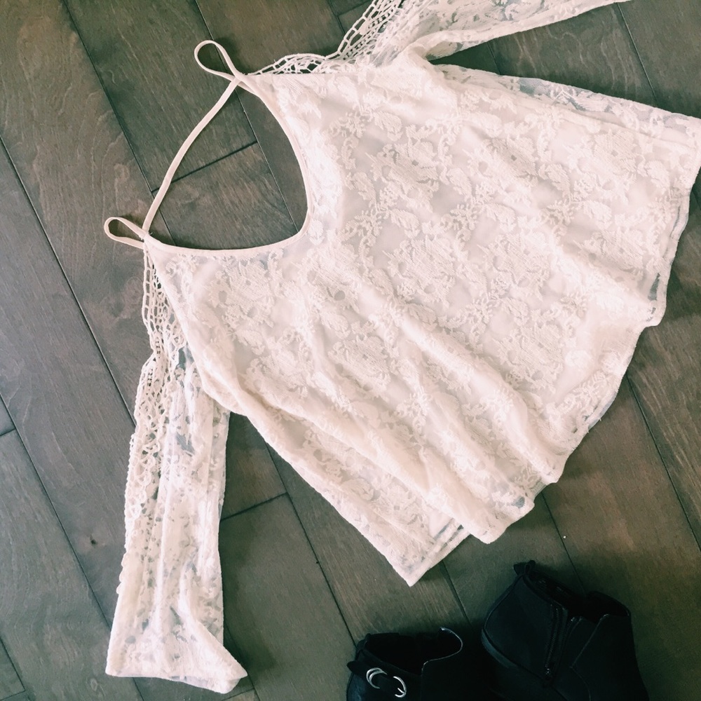 ASTR Cream Lace Bell Sleeve Top - Size XS - Picture 6 of 6